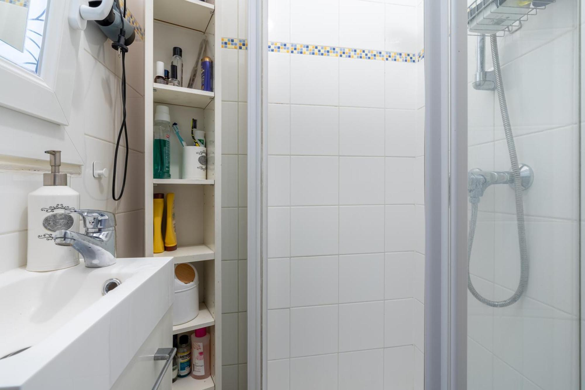 Chic 1bd With Balcony Picpus Parijs