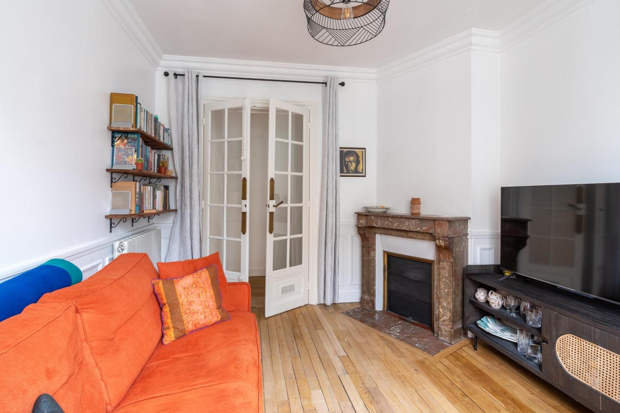 Chic 1bd With Balcony Picpus * Parijs